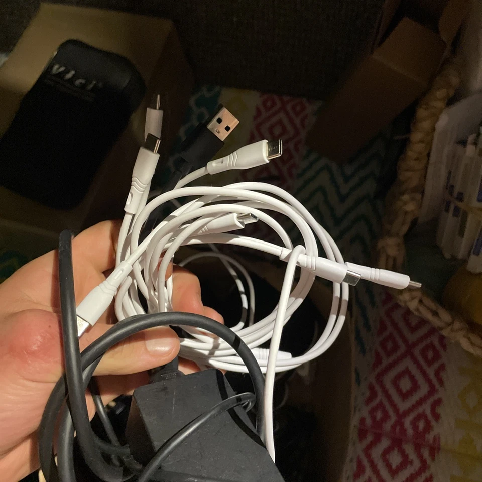 Job Lot Cable Adapters HDMI Display port USC Charging Etc. READ DESCRIPTION - Image 3 of 4