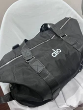 Alo Yoga Duffle Tote Bag Black – Lightweight Gym Travel Shoulder Crossbody Bag