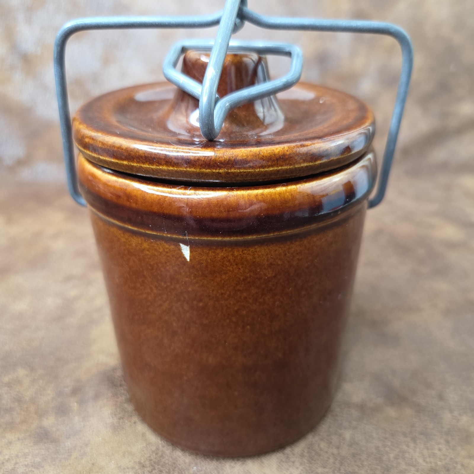 Vintage Christmas 1995 Brown Stoneware Cheese Crock Wire Bail Handle Clamp Lid