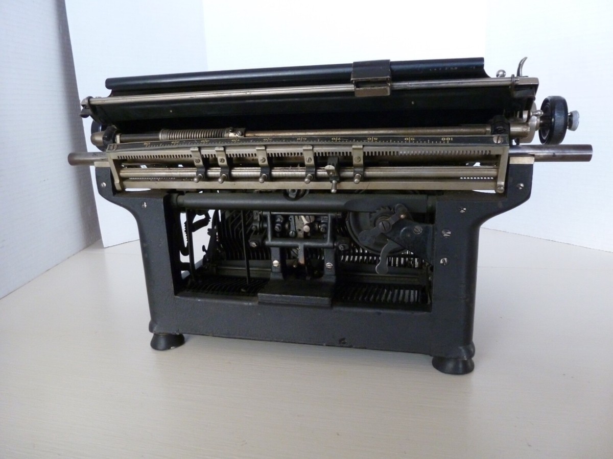 置物 M9654 UNDERWOOD STANDARD TYPEWRITER No.5 Vintage Early 1900's Underwood Model No. 5 Standard Typewriter