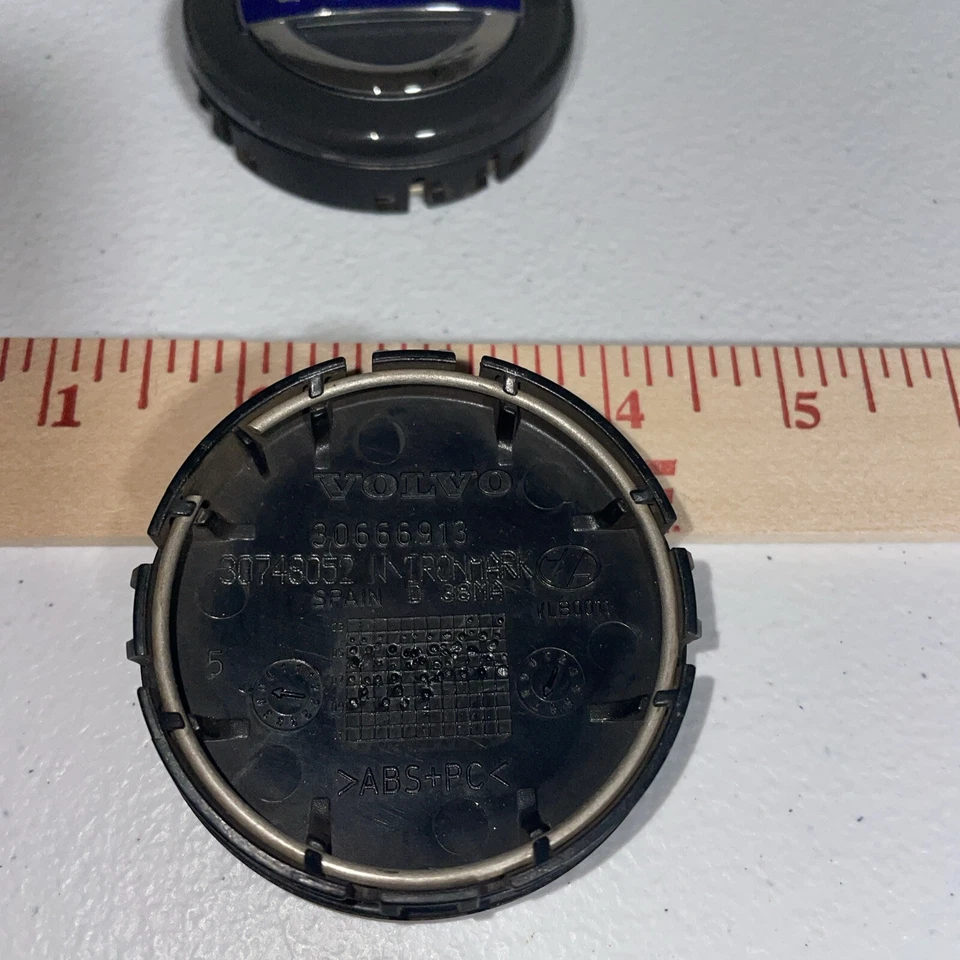 (3) Колпак центральной ступицы колеса Volvo серый 2 1/2 дюйма подлинный заводской от оригинального производителя 30666913 - Изображение 3 из 3