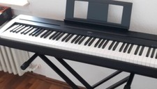 E-Piano Digitales Piano Yamaha P-45B 88-Tasten mit Pedal und Ständer wie neu