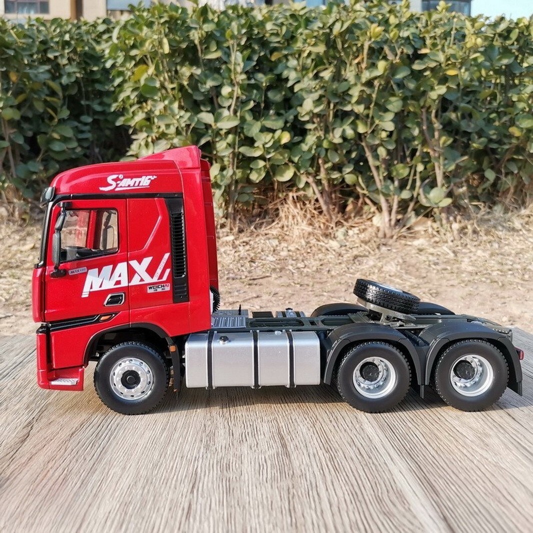 1/24 Scale HOWO MAX Truck Red Tractor Truck Diecast Model Toy