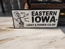 Porcelain Willie Wirehands Sign