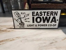 Porcelain Willie Wirehands Sign