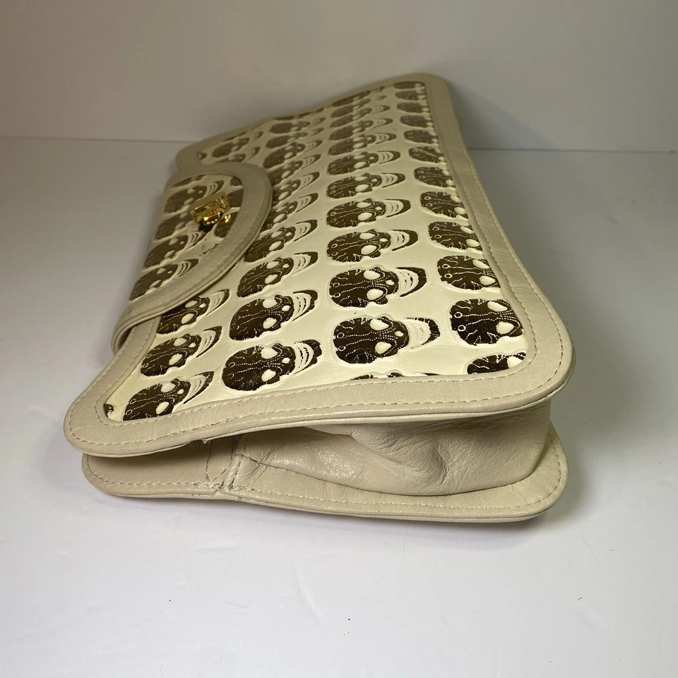 Treesje 皮革手拿包 白色 带金色头骨和五金包手提包 — 第 3/4 张图片