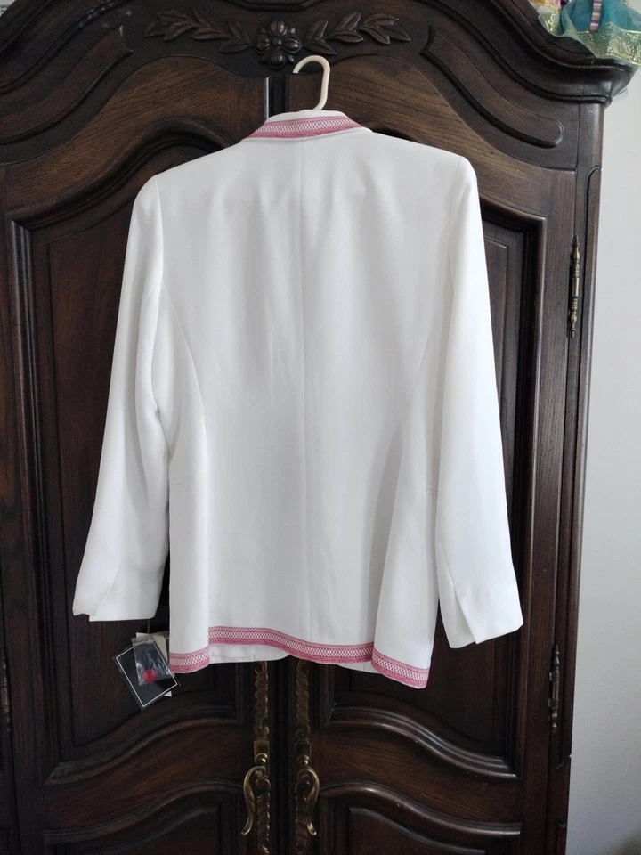 Blazer Bob Mackie blanco con ribete rojo talla 8 Foto 2 de 4