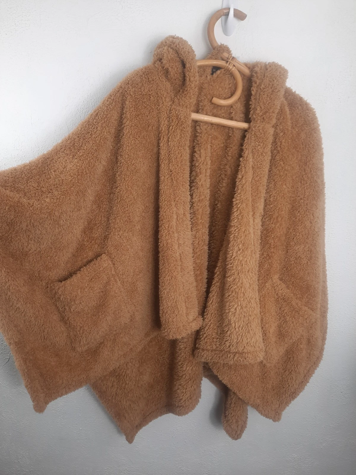 Bumblebee by Jill Martin Fuzzy Plush Hooded Poncho with Pockets ONE SIZE, brown