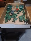 PLASTIC MILITARY  24 SOLDIERS AND VEHICLES  2 JEEPS/ 2 / TRUCKS/PICKUPS/LAUNCHER — photo 2