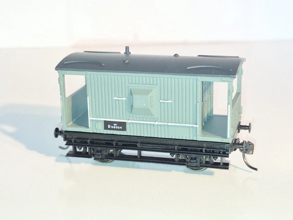 Mainline GWR Brakevans x 2. Good cond. OO Scale. Kadee Couplings. Metal wheels. - Image 4 of 4