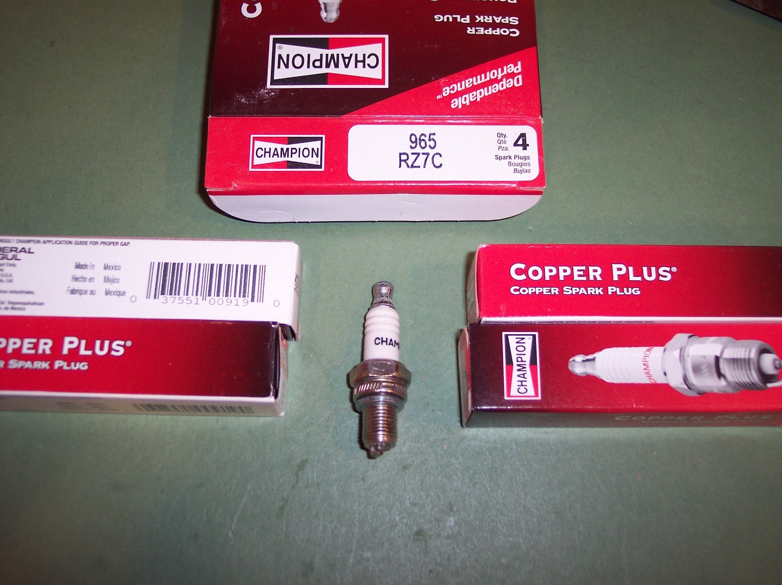 Champion Copper Plus Spark Plug # 965 - RZ7C Lot of 4 Plugs