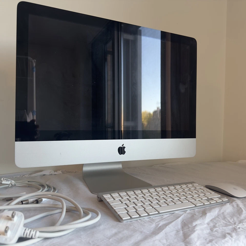 Apple Mac Seirra Late 2009 - Image 4 of 4