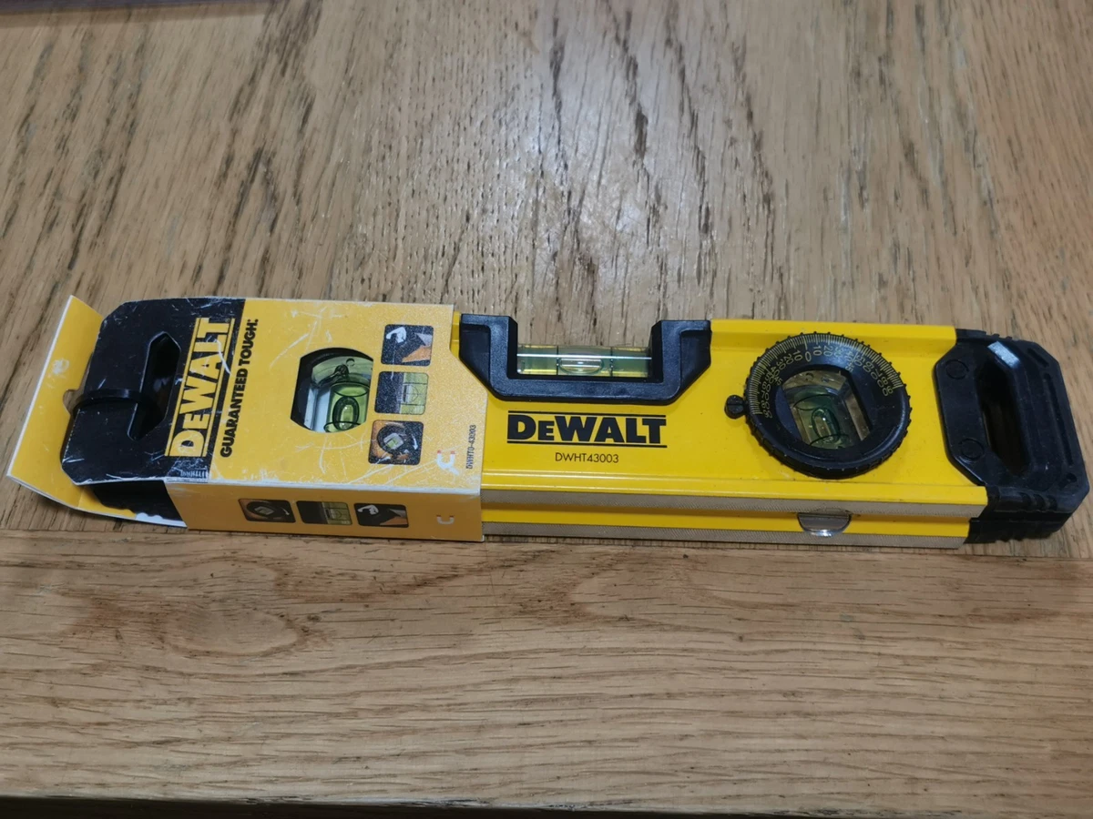 Nivel de torpedo magnético Dewalt DWHT43003 9 pulgadas