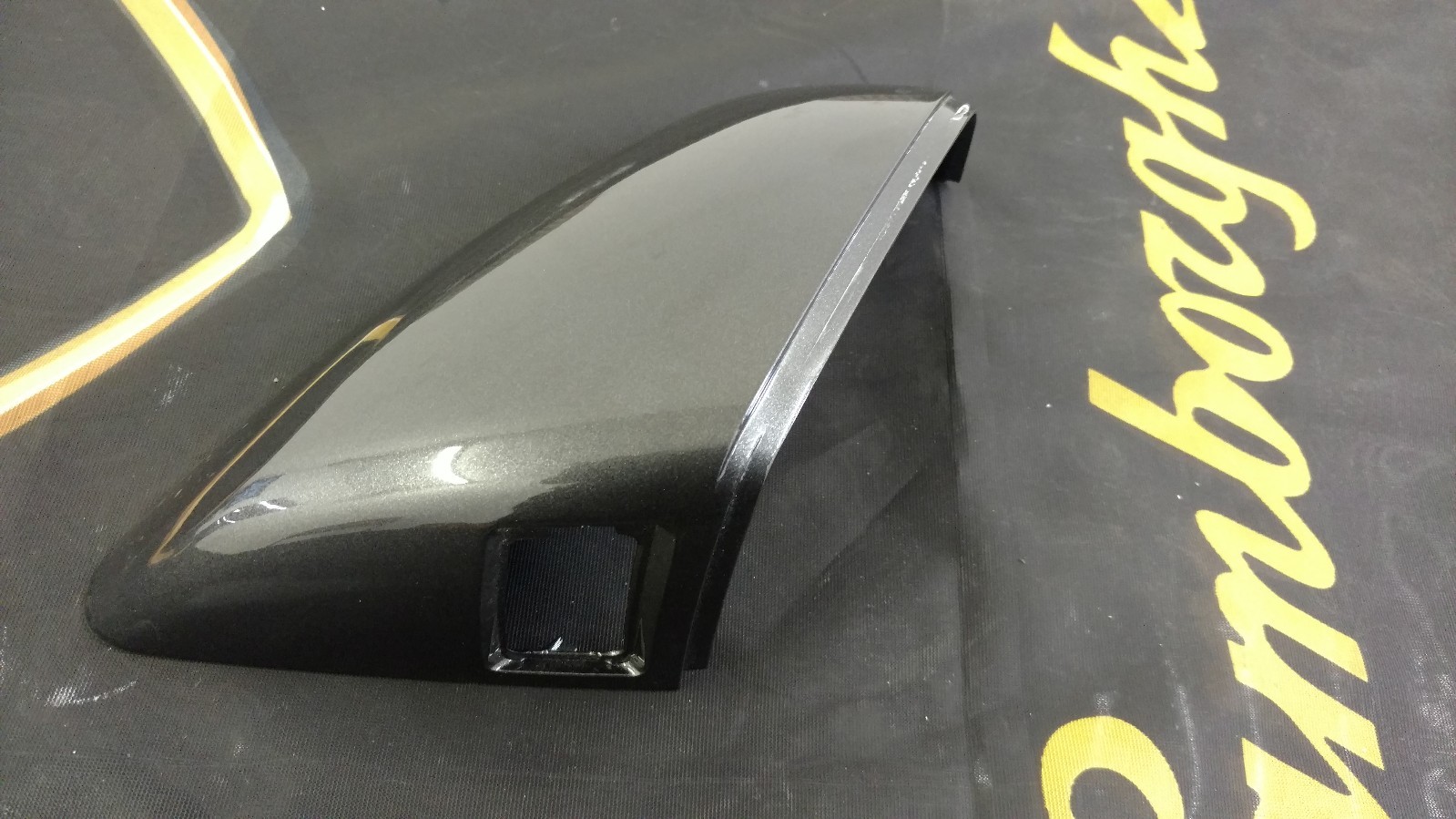 BENTLEY BENTAYGA PASSENGER SIDE VIEW MIRROR COVER OEM 36A857538