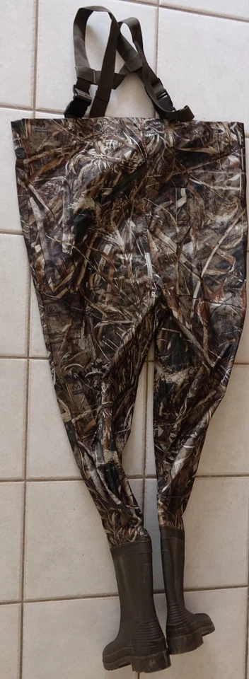 Game Winner camouflage realtree PVC backing Boot-foot Wader,Men's size 9 - Image 3 of 3