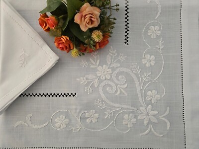 Elegante handbestickte Tischdecke aus Leinenmischung 12-Sitzer