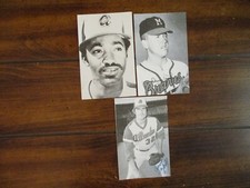 OSCAR BROWN/DENNY LEMASTER/DAVE CAMPBELL Atlanta Braves Sign 3 1/2 x 5 1/4 Photo