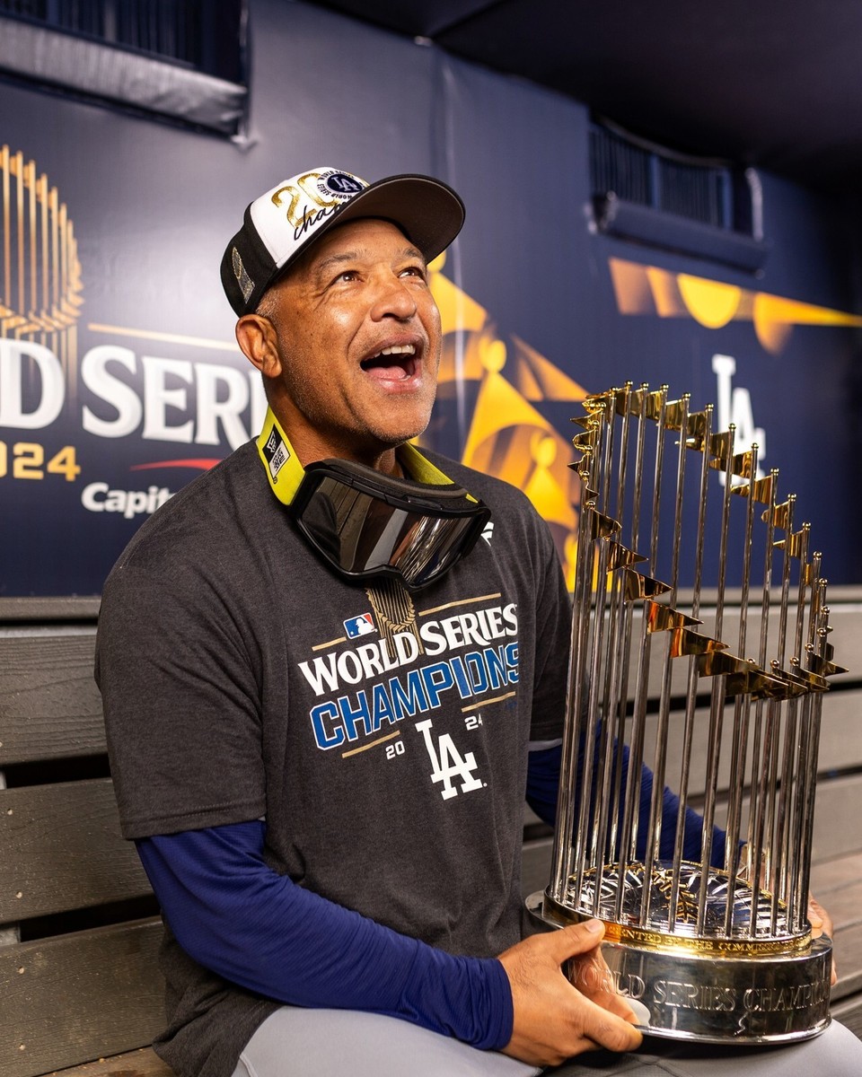 Dave Roberts Los Angeles Dodgers 2024 World Series Champs