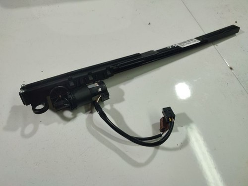 Seatbelt adjustment motor