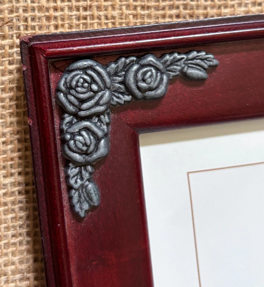 Marco de fotos floral rojo profundo tiene capacidad para 8 X 10 núcleo de casa de campo romance oscuro Foto 4 de 4