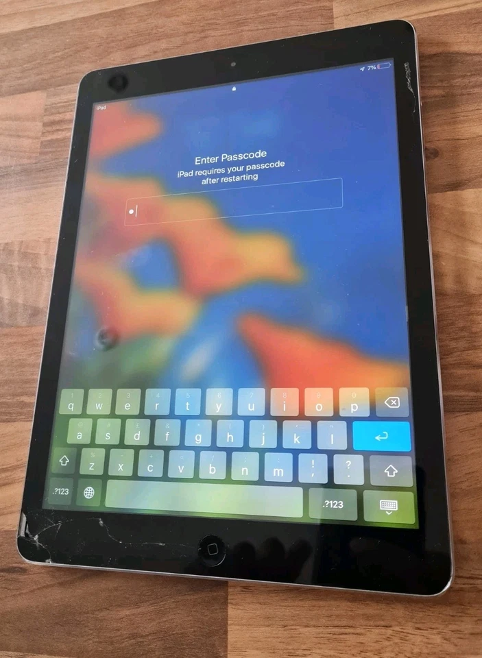 Apple iPad Air  - Image 2 of 4