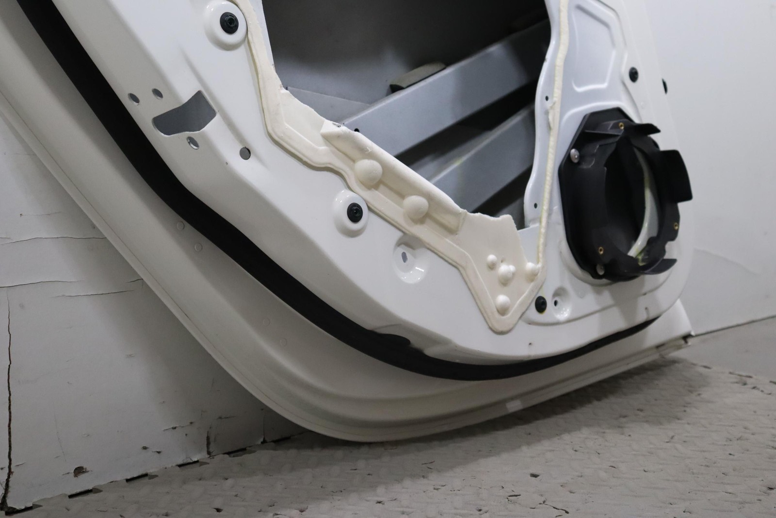 2014 - 2024 MASERATI GHIBLI REAR LEFT DRIVER SIDE DOOR SHELL OEM WHITE_BIA