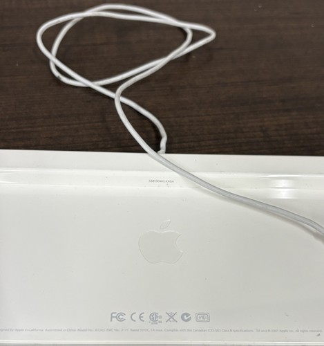 Apple A1243 USB Wired Standard Keypad - White - 第 2/3 張圖片