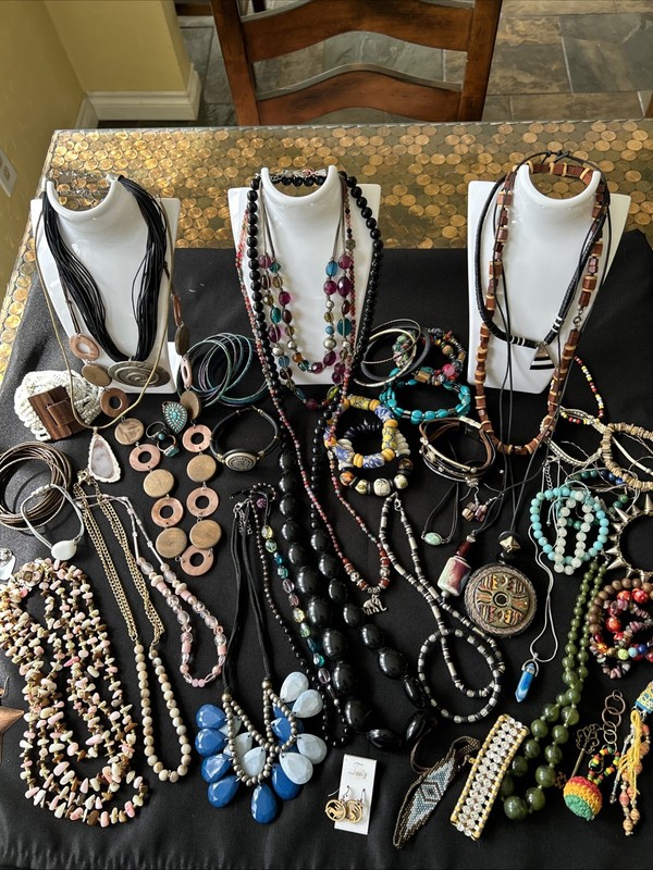 Over 3.5 Lbs!! Quartz,leather,Stone, Wood, Ceramic Jewelry,more! Look!