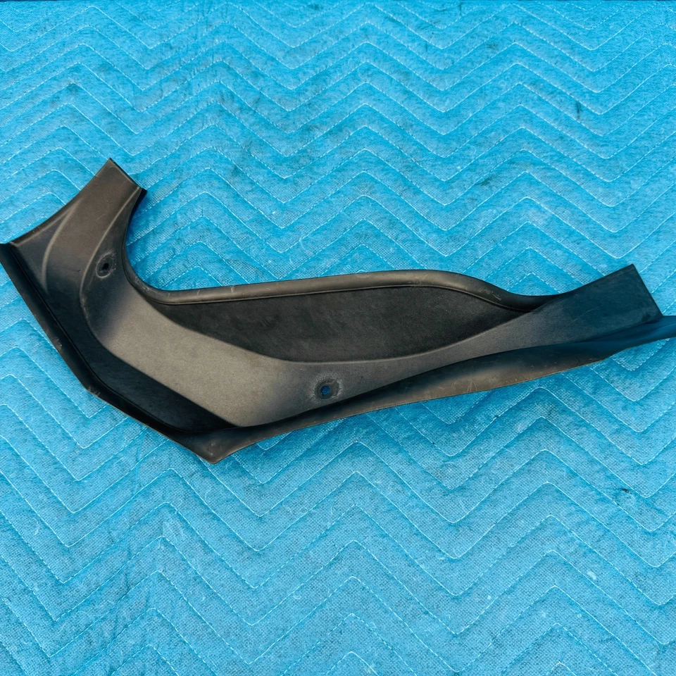 Guardabarros interior trasero izquierdo BMW 650i xDrive 2012-2017 OEM 7228505 Foto 4 de 4