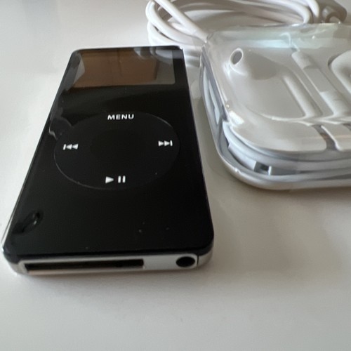 Apple iPod Nano, 1st generation, Black, 2GB, New Battery - Picture 2 of 5