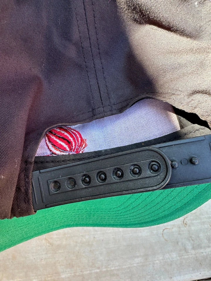 Gorra snapback vintage bordada con logotipo Miami Heat de la NBA Foto 3 de 4