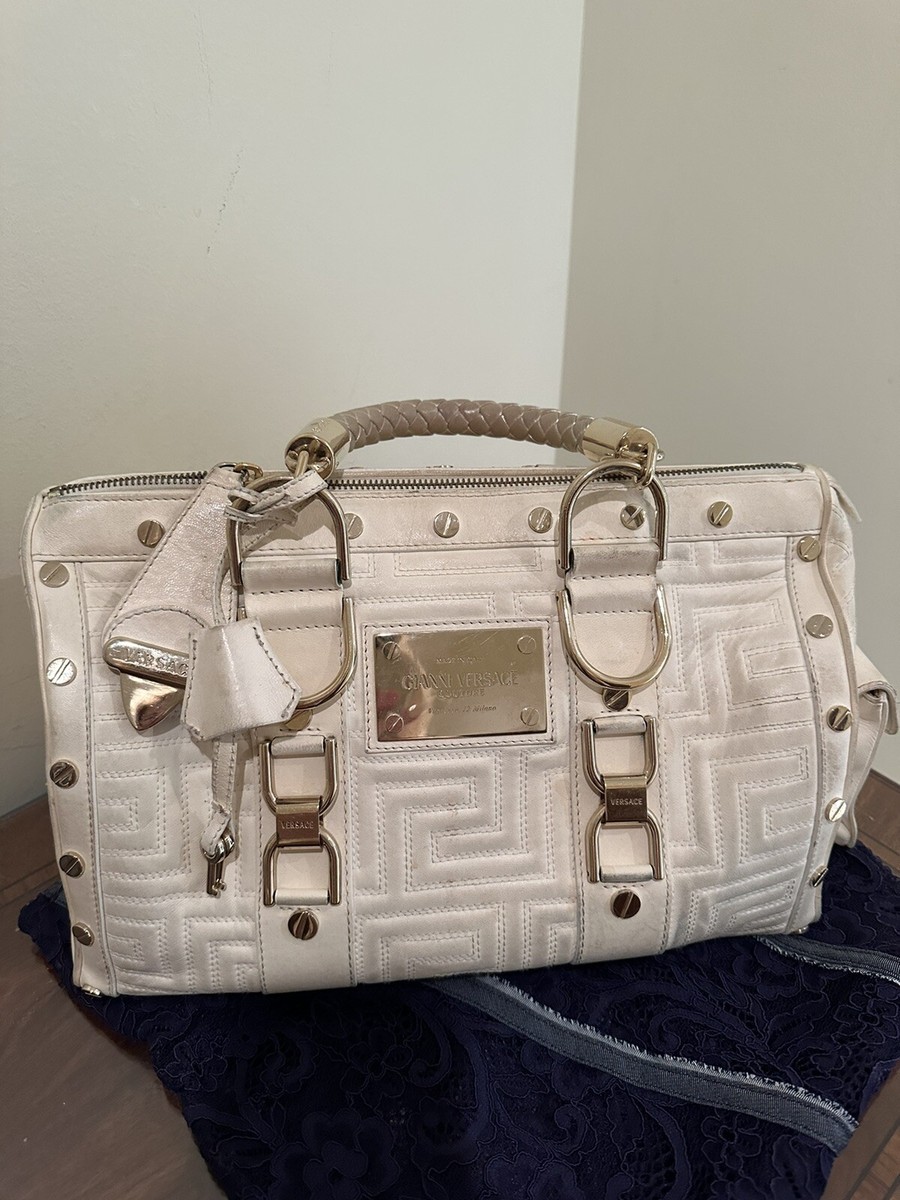 抹*)様 GIANNI VERSACE ホワイトハンドバッグ Authentic Gianni Versace white quilted patent leather “snap