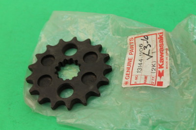 OEM NOS Kawasaki Output Sprocket 17T 184-1986 ZX900-A Ninja 900