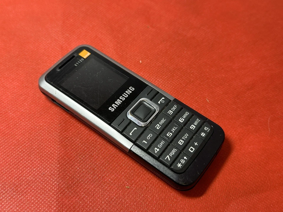 Samsung GT E1120 - Black Silver (Unlocked) Mobile Phone Incomplete No Battery, photo 1 of 3