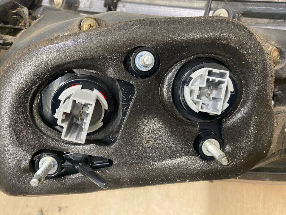 Mazda 3 2009 BL hatch auto 2.0L LH tail light bbn751160 - image 4 of 4