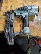 Hitachi HPT NT65M2S Pneumatic Finish Nailer 2 1/2 65mm 16 Gauge Air Nailer Used