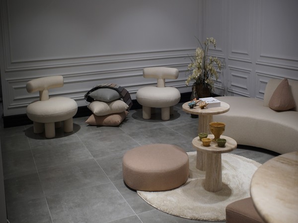 Eleganter WeißEr Sessel Wohnzimmer Polstersessel Edle Stoffsessel-image