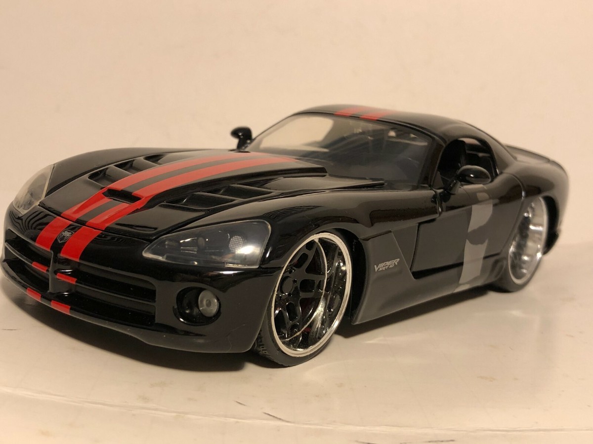 ミニカー DODGE VIPER Maisto 1998 Dodge Viper GTS CHRYSLER White Blue Strips 11021