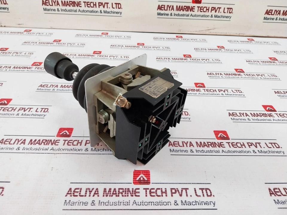 Telemecanique XKB-A Joystick Controller UTE C 63140 10A 1000VA - Image 3 of 4