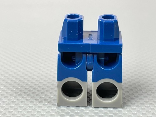 LEGO Blue Scuro Minifigure Fianchi e Gambe Grigio Scuro e Modello Pelliccia Grigio Chiaro - Foto 2 di 6
