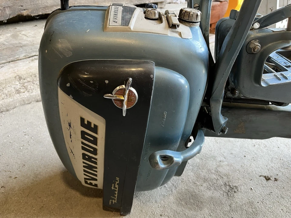 Used Outboard boat motor Evinrude 7.5 horse power serial 7520-16864 - Image 4 of 4