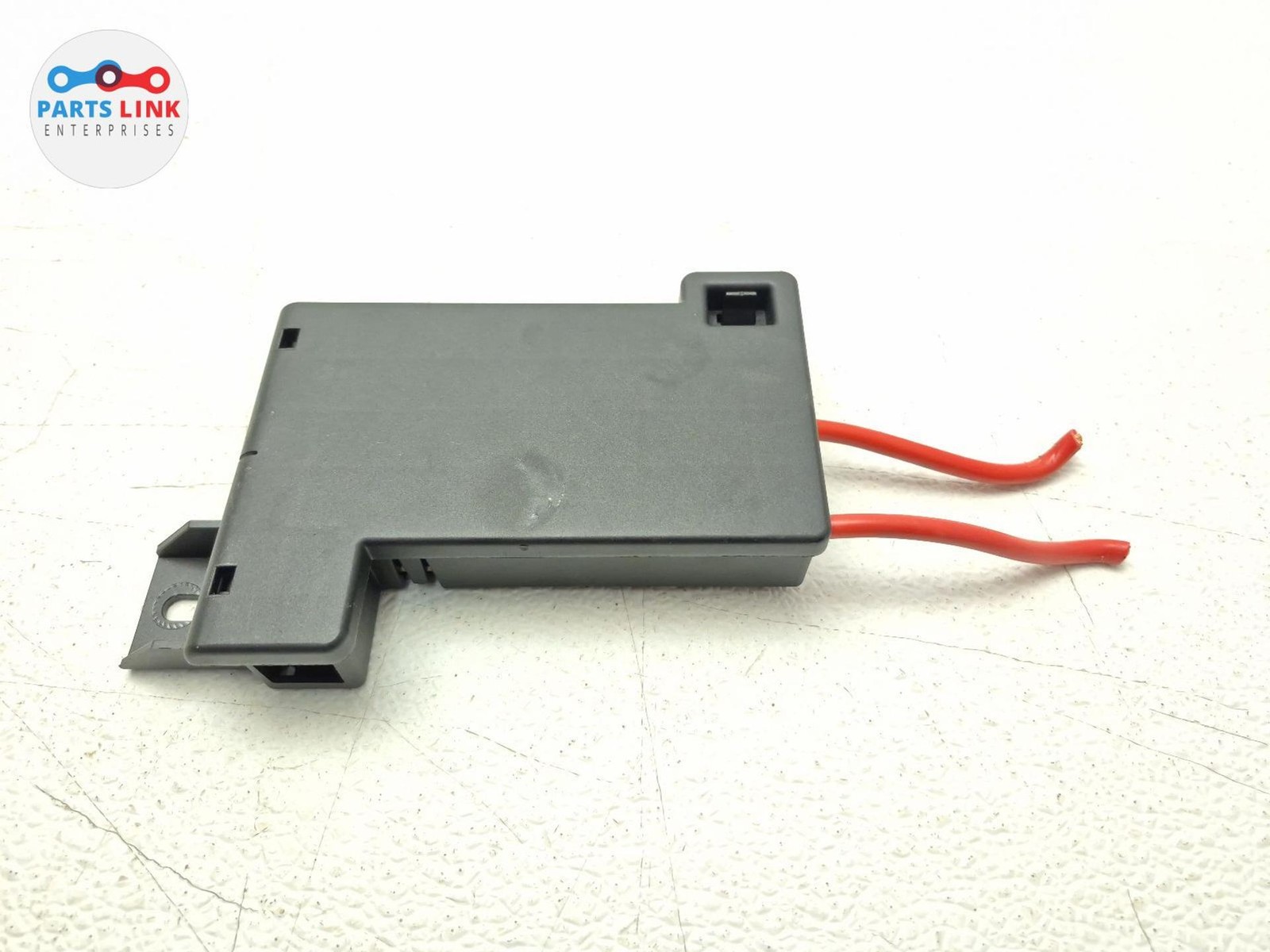 2016-20 BENTLEY BENTAYGA FRONT FLOOR FUSE BOX POWER RELAY FUSEBOX 6.0L W12 636
