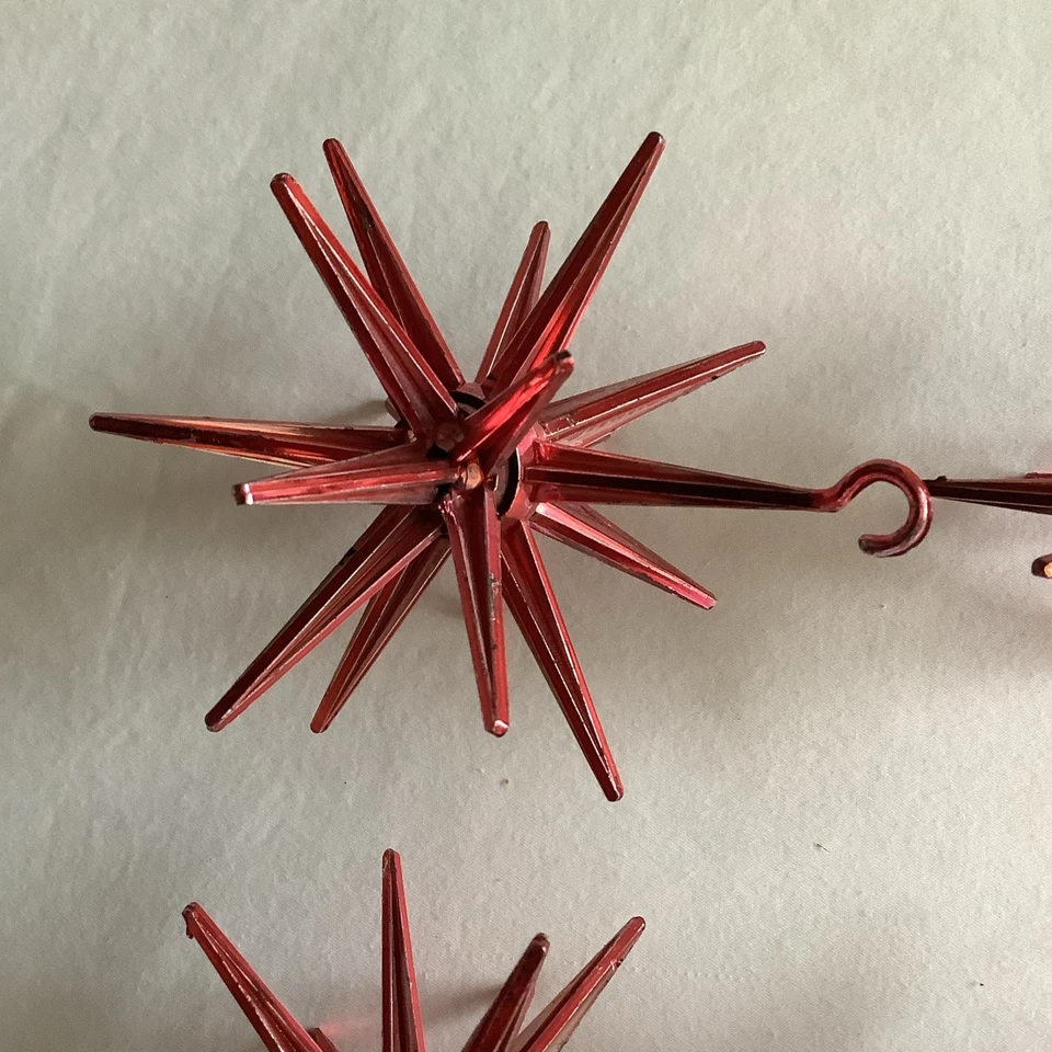 Set of 6 Vintage MCM Bradford Exchange Red Plastic Starlite/Sputnik Ornaments - Image 4 of 4