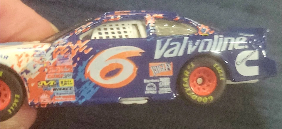 Vintage NASCAR #6 Mark Martin Valvoline 1997 Ford Taurus - Image 3 of 4