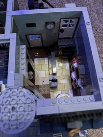 LEGO (10255) Expert Assembly Square Modular W/ Minifigures No Instructions