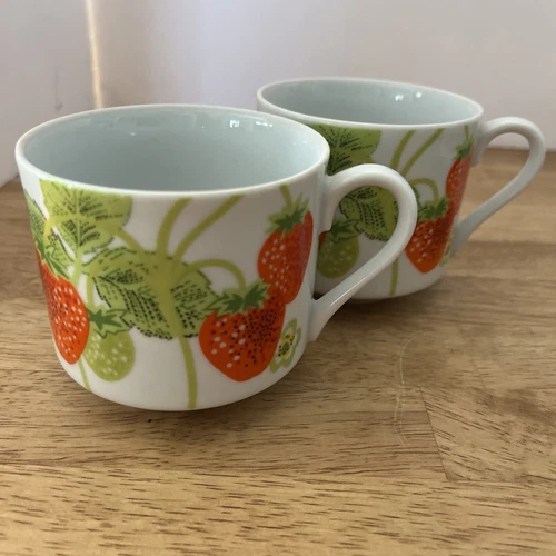 VTG FITZ AND FLOYD Wild Strawberry Pattern Cup Set Of 2 