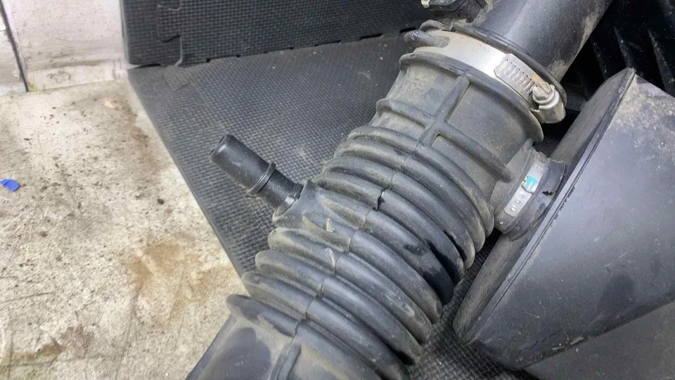 Ford Freestyle Air Cleaner 2005 2006 2007 OEM - Image 3 of 4