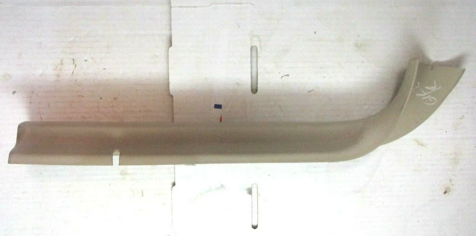 Malibu Maxx LT 2005 luz neutra moldura lateral pasajero maletero trasero quinta puerta Foto 2 de 4