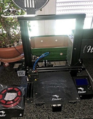 Creality Ender 3 3D Drucker, Schwarz,plus Zubehör und Filament.Top