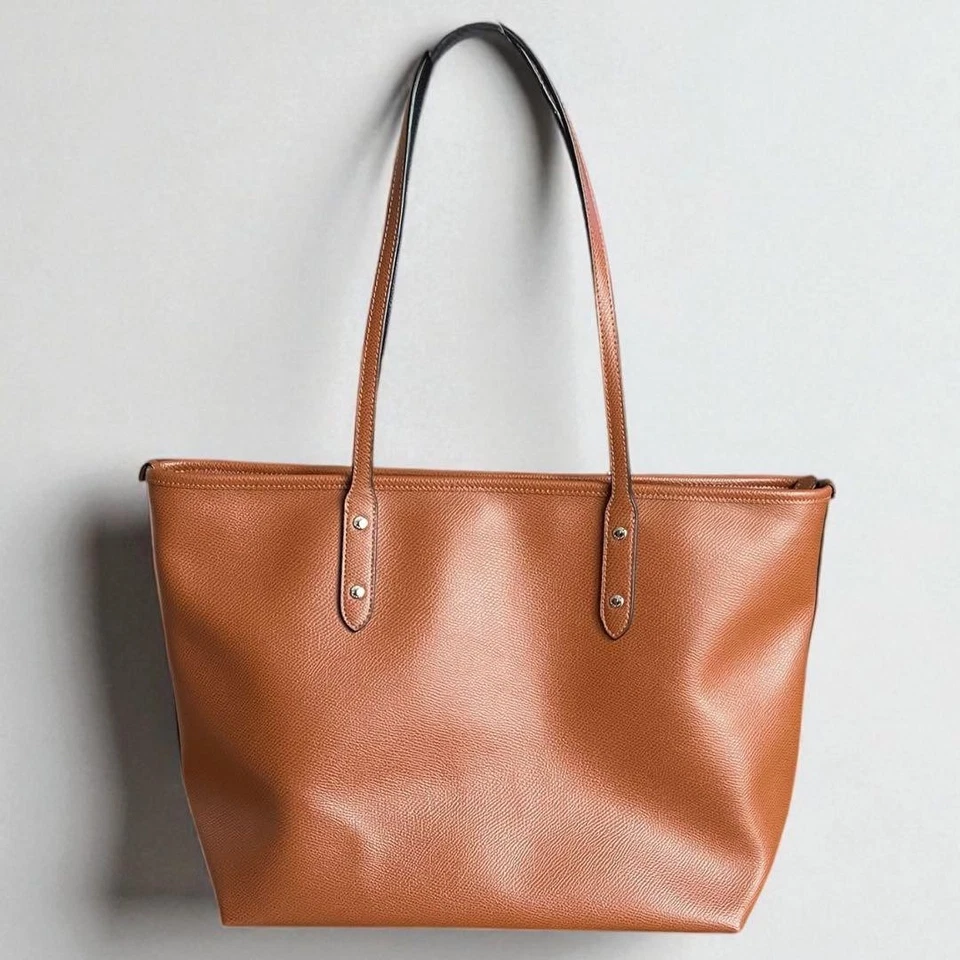 Bolsa de ombro COACH x Snoopy Peanuts F37273 edição limitada bolsa tote de couro usada - Imagem 3 de 4